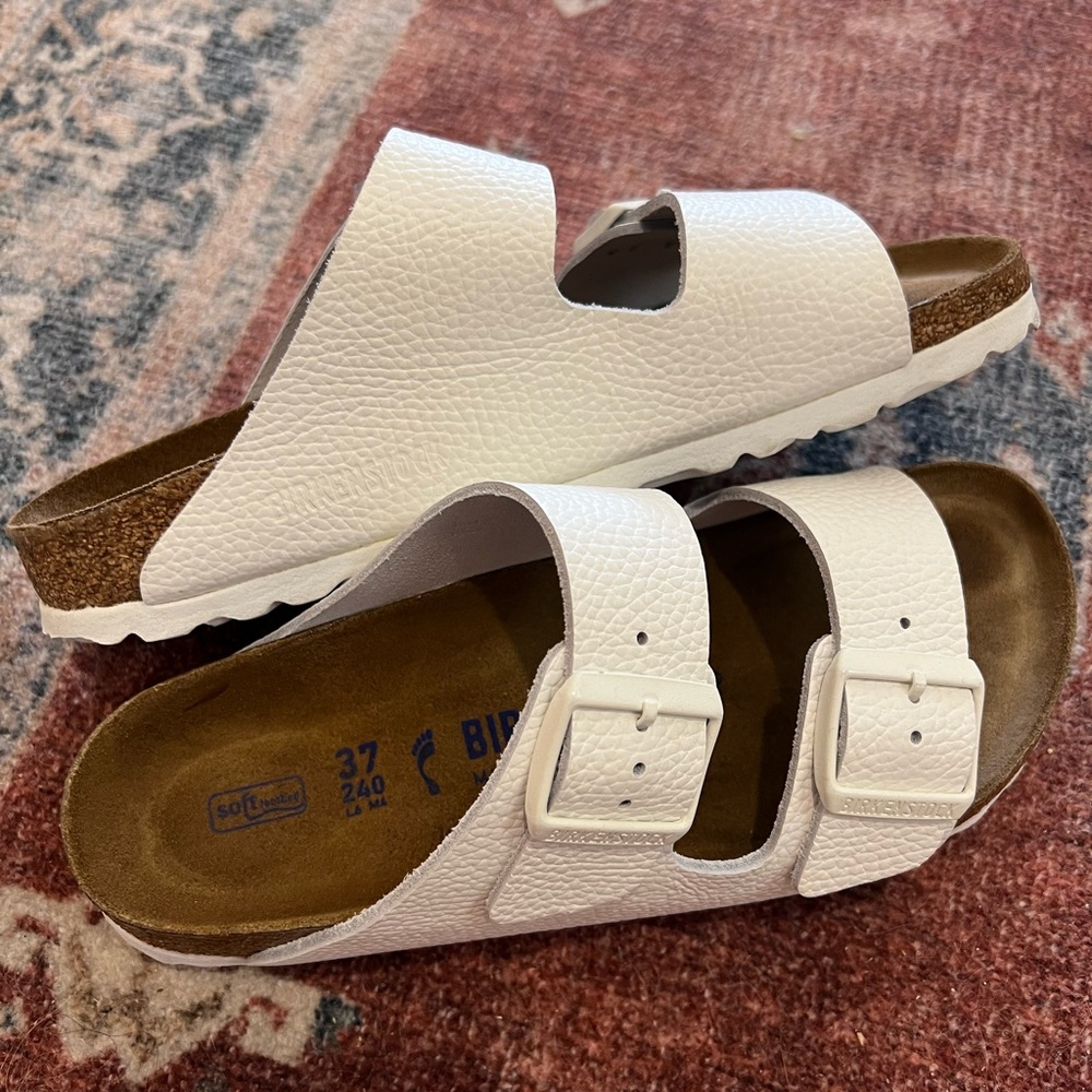 New white Arizona Birkenstocks! Worn once. Arizona Soft Footbed - Leather